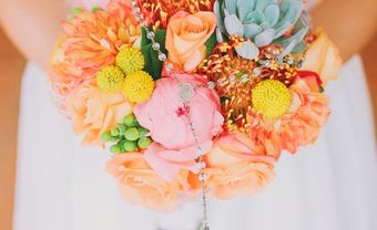 Hoa cưới cầm tay màu cam pastel kết từ hoa hồng - Blog Marry