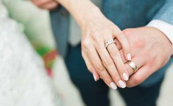 Chọn nhẫn cưới đính đá quý theo tháng sinh ý nghĩa như thế nào? - Blog Marry
