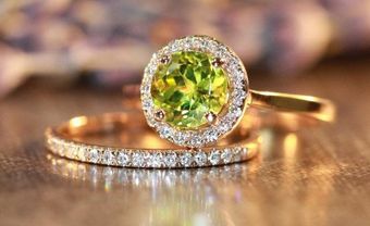 Nhẫn cưới Peridot - Chiếc nhẫn đính hôn mang tên Trọn vẹn & Sung túc - Blog Marry