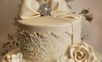 Bánh cưới đẹp màu kem phủ họa tiết ren sang trọng - Blog Marry