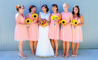 Đầm phụ dâu ngắn màu hồng cam dễ thương - Blog Marry