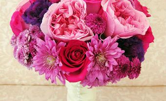 Hoa cầm tay cô dâu màu hồng kết từ hoa hồng garden rose - Blog Marry