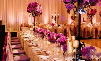 Hoa trang trí bàn tiệc màu tím được kết từ hoa lan tươi cao cấp - Blog Marry