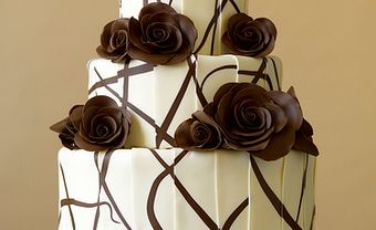 Bánh cưới 3 tầng chocolate trắng đen - Blog Marry