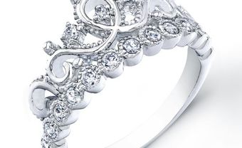 Nhẫn cưới vàng trắng đính kim cương họa tiết vương miện - Blog Marry