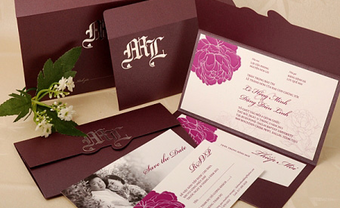Thiệp cưới đẹp màu tím trang trí hoa đơn giản - Blog Marry