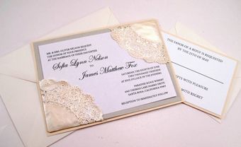 Thiệp cưới đẹp màu trắng kem họa tiết cắt laser đơn giản - Blog Marry