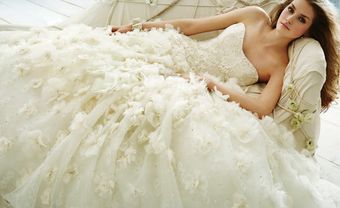 Váy cưới đẹp cúp ngực màu kem đuôi xòe bồng bềnh - Blog Marry