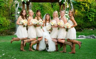 Váy phụ dâu dáng ngắn màu trắng cúp ngực - Blog Marry