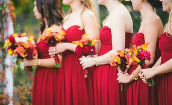 Váy phụ dâu cúp ngực màu đỏ mận dáng suôn dài quyến rũ - Blog Marry