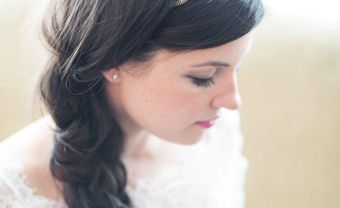 Tóc cô dâu tết đuôi sam lệch đơn giản - Blog Marry
