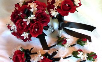 Hoa cưới cầm tay gam đỏ đen ấn tượng - Blog Marry