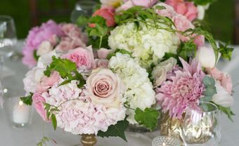 Hoa trang trí bàn tiệc gam hồng nhẹ nhàng - Blog Marry