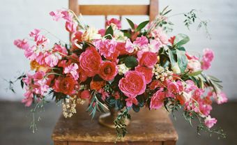 Hoa trang trí bàn tiệc cổ điển kết từ hoa hồng - Blog Marry