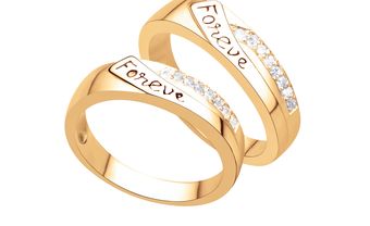 Nhẫn cưới đẹp đính đá tinh tế và khắc chữ "forever" - Blog Marry