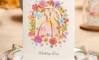 Thiệp cưới đẹp cắt laser họa tiết hoa và cô dâu chú rể - Blog Marry