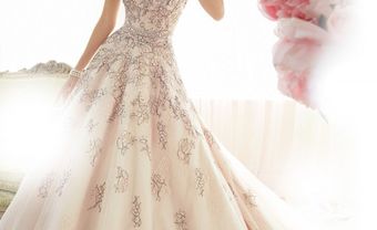 Váy cưới đẹp cúp ngực phủ voan họa tiết buông rơi - Blog Marry