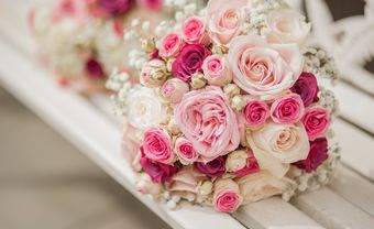 Hoa cưới cầm tay màu hồng nhạt được nhiều cô dâu yêu thích - Blog Marry