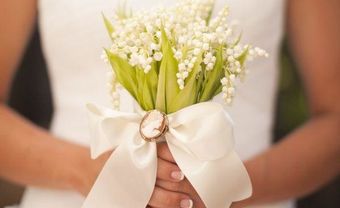 Hoa cưới cầm tay cho cô dâu kết từ hoa linh lan trắng - Blog Marry