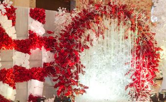Trang trí tiệc cưới ấn tượng mùa cuối năm với tone đỏ - Blog Marry