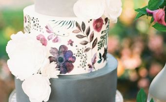 Bánh cưới vẽ tay kết hợp hoa nổi bằng đường - Blog Marry