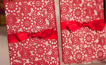 Thiệp cưới đẹp màu đỏ cắt laser hoa mùa xuân - Blog Marry