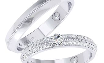 Nhẫn cưới vàng trắng viền kim cương, khắc hình trái tim - Blog Marry