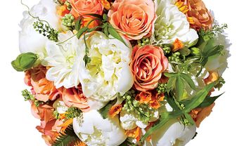 Thiệp cưới "đồng điệu" hoa cầm tay trở thành xu hướng mùa cưới 2018 - Blog Marry
