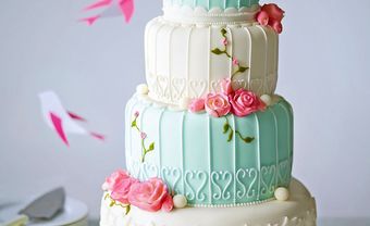 Bánh cưới đẹp phủ kem fondant trắng và xanh bạc hà - Blog Marry