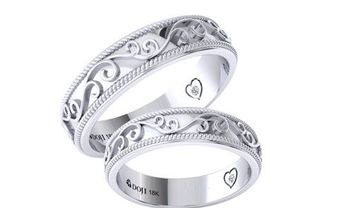 Nhẫn cưới vàng trắng chạm khắc họa tiết dây leo mềm mại - Blog Marry