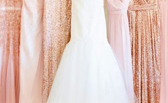 Đầm phụ dâu đẹp kết hợp sắc hồng phấn và hồng ánh kim - Blog Marry