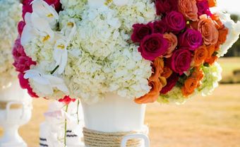Trang trí tiệc cưới với lọ hoa dáng cao sang trọng - Blog Marry