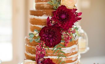 Bánh cưới đẹp mộc mạc trang trí hoa thược dược ấn tượng - Blog Marry