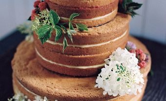 Bánh cưới đẹp phong cách mộc đơn giản, kết hoa tươi - Blog Marry