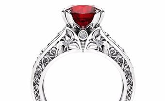 Nhẫn đính hôn đá Ruby chạm khắc cầu kỳ cho cô dâu mạng Hỏa - Blog Marry