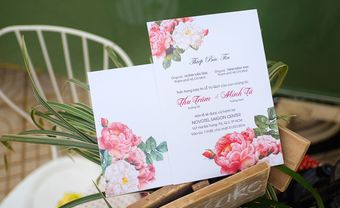 Thiệp cưới đẹp in họa tiết hoa mẫu đơn sang trọng - Blog Marry