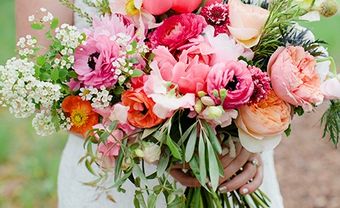 Hoa cầm tay cô dâu phong cách phóng khoáng cho tiệc cưới mùa Xuân - Blog Marry