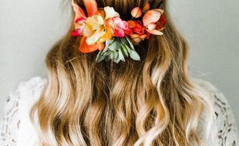 Tóc cô dâu đẹp uốn lọn, tết tóc nửa đầu kết hoa rực rỡ - Blog Marry