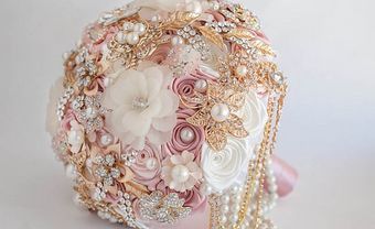 Hoa cưới đẹp kết hợp hoa tươi cùng đá quý lấp lánh - Blog Marry
