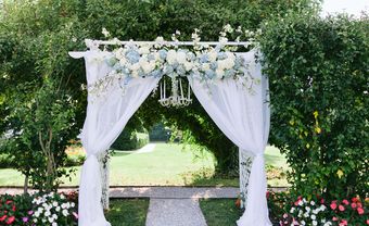 Cách làm cổng hoa cưới đẹp với sắc trắng tinh khôi - Blog Marry