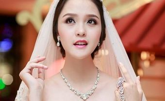 Váy cưới đẹp ngỡ ngàng của Á hậu Việt Nam Hoàng Anh trước ngày lên xe hoa - Blog Marry