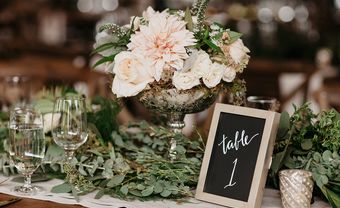 Trang trí bàn tiệc cưới với hoa cỏ mùa Hè đẹp như "Cổ tích" - Blog Marry