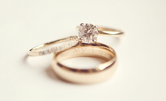 Nhẫn cưới khắc chữ - Phong vị trang sức cưới lạ mà quen - Blog Marry