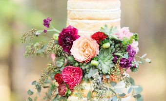 Bánh kem hoa tươi rực rỡ cho ngày cưới thêm ngọt ngào - Blog Marry