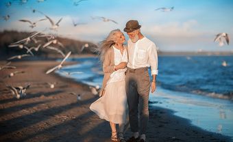 Khi chúng ta già - Bộ ảnh tình yêu sâu lắng bên bờ biển - Blog Marry