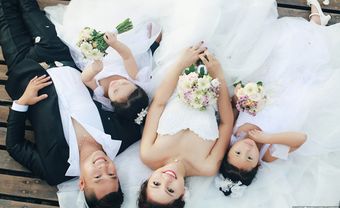 Yêu thương đong đầy cùng bộ ảnh cưới lần 2 của ba mẹ, con là phù dâu - Blog Marry