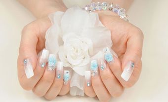Nõn nà tay xinh cùng nail đính đá - Blog Marry