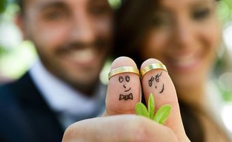 Cách chọn nhẫn cưới đẹp cho cô dâu có bàn tay to và thô - Blog Marry