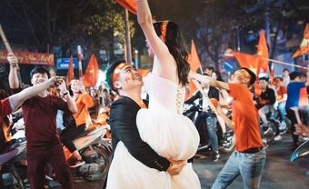 Bộ ảnh cưới để đời giữa "tâm bão" mừng chiến thắng của U23 Việt Nam - Blog Marry