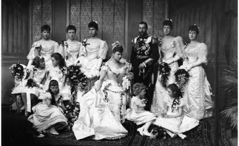30 mẫu váy cưới đẹp nhất lịch sử hoàng gia phương Tây (P.1) - Blog Marry
